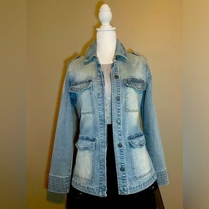 Women’s Esqualo Denim Studded Jean Coat perfect for spring! Size US4